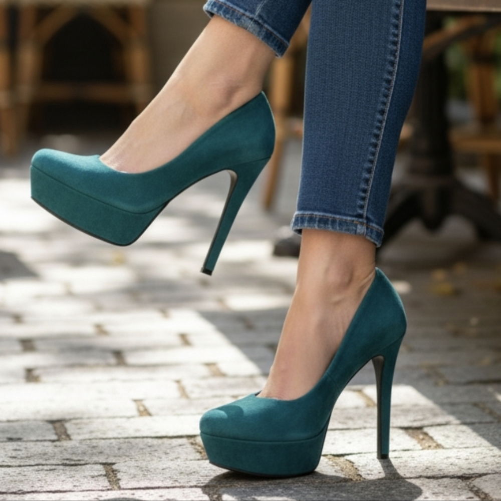 Le Château Suede Pumps in Teal